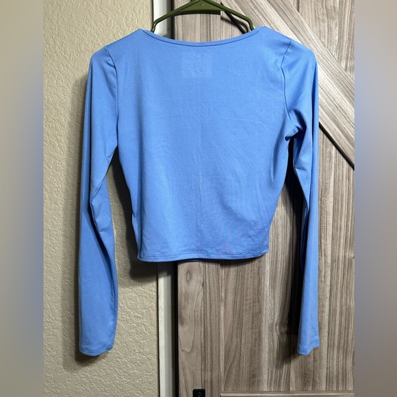 Hollister Long Sleeve Crop Shirt - Picture 3 of 3